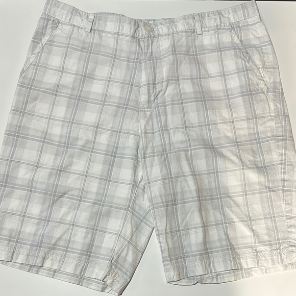 EUC Men’s Calvin Klein Shorts - Size 34 - Picture 1 of 2